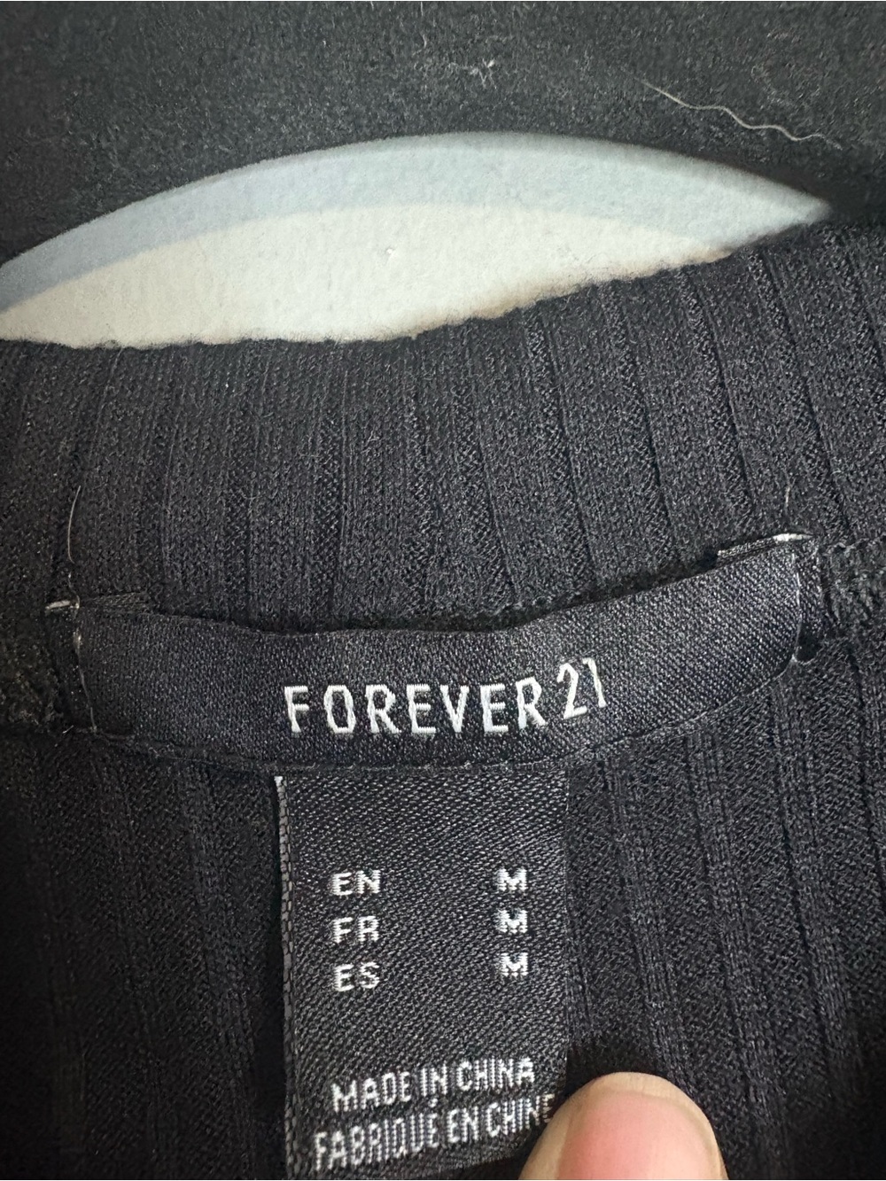 Forever 21 Black Ribbed Cropped Button-Back Top β Size M - Picture 6 of 8